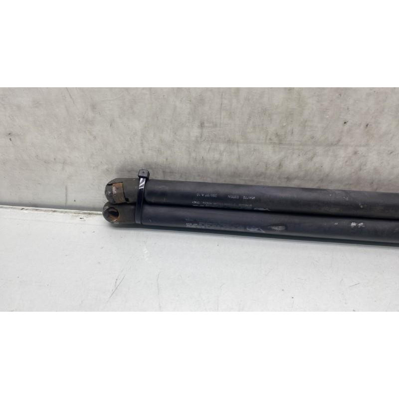 Verin de coffre PEUGEOT 306 Photo n°4