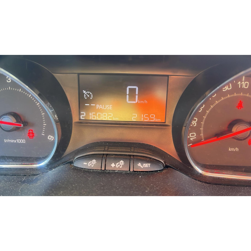 Attache ceinture avant droit PEUGEOT 208 1 Photo n°4