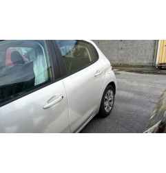 Attache ceinture avant droit PEUGEOT 208 1