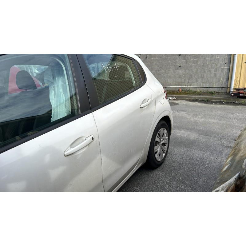 Attache ceinture avant droit PEUGEOT 208 1 Photo n°8