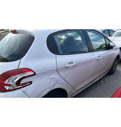 Attache ceinture avant droit PEUGEOT 208 1