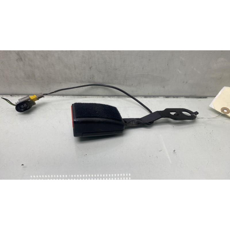 Attache ceinture avant gauche PEUGEOT 208 1 Photo n°2