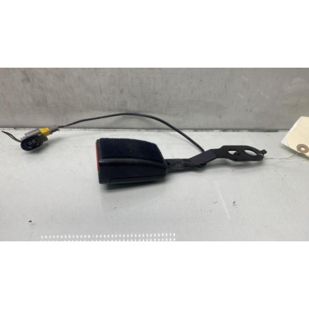 Attache ceinture avant gauche PEUGEOT 208 1