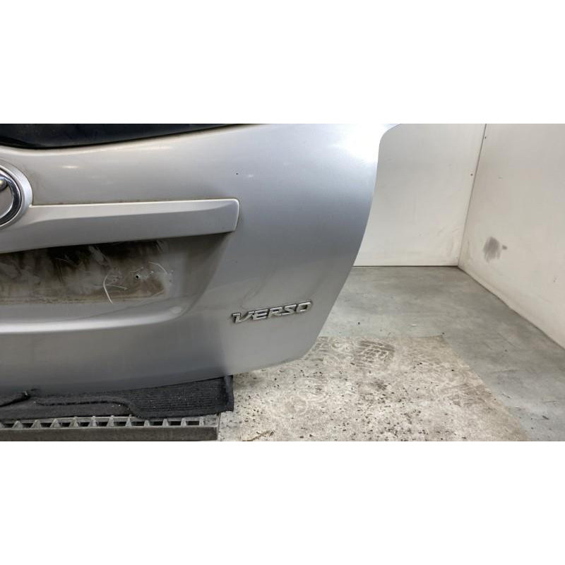 Malle/Hayon arriere TOYOTA VERSO Photo n°6
