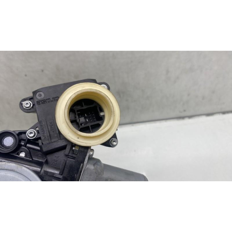 Leve vitre electrique arriere gauche TOYOTA VERSO Photo n°3