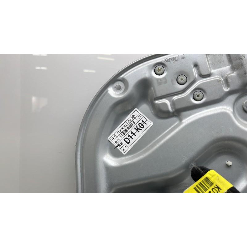 Leve vitre electrique arriere droit HYUNDAI SANTA FE 2 Photo n°1