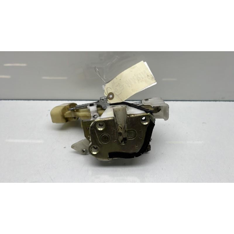 Serrure avant droit TOYOTA YARIS 1 Photo n°4