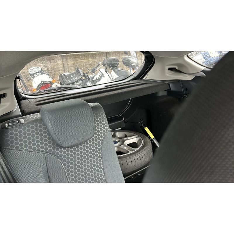 Attache ceinture avant gauche FORD FIESTA 6 Photo n°9