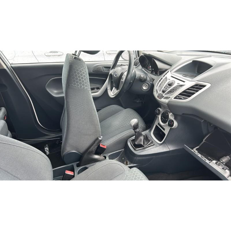 Attache ceinture avant gauche FORD FIESTA 6 Photo n°12