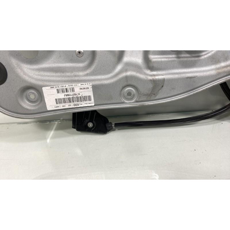 Leve vitre electrique avant droit VOLKSWAGEN TOURAN 1 Photo n°4
