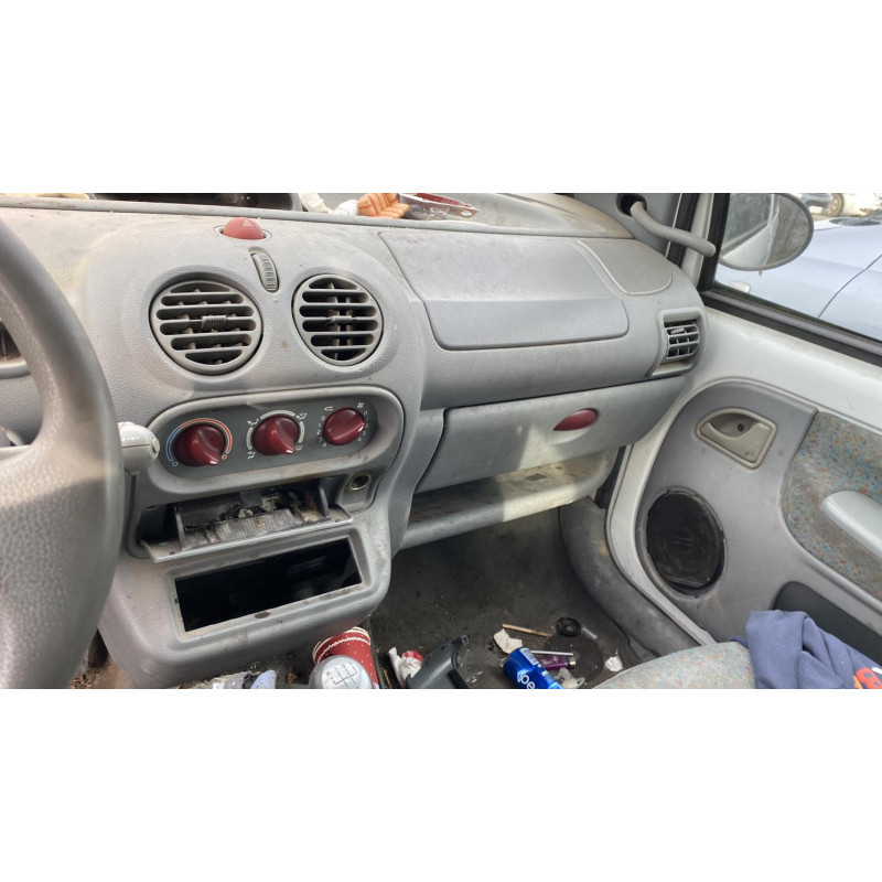 Pare choc avant RENAULT TWINGO 1 Photo n°8