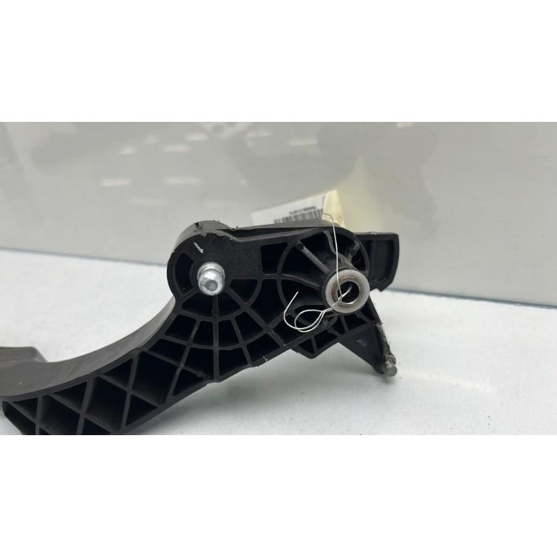 Pedale d'embrayage PEUGEOT 2008 1 Photo n°4
