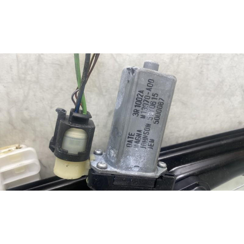 Leve vitre electrique arriere gauche BMW SERIE 1 F20 Photo n°2