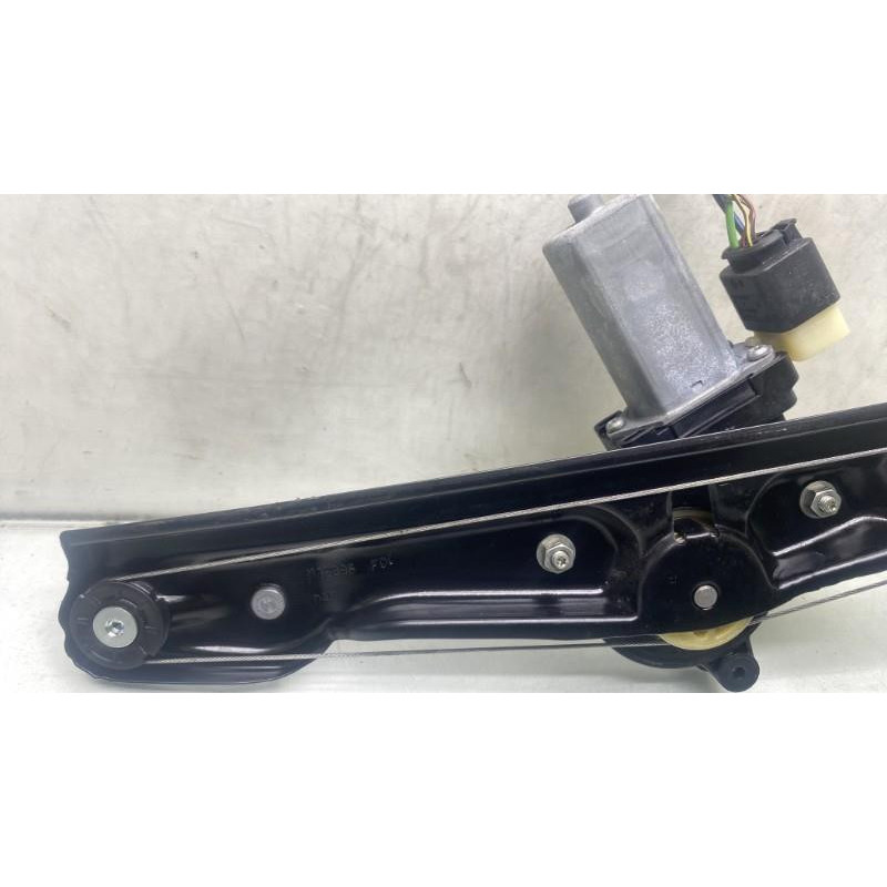 Leve vitre electrique arriere gauche BMW SERIE 1 F20 Photo n°3