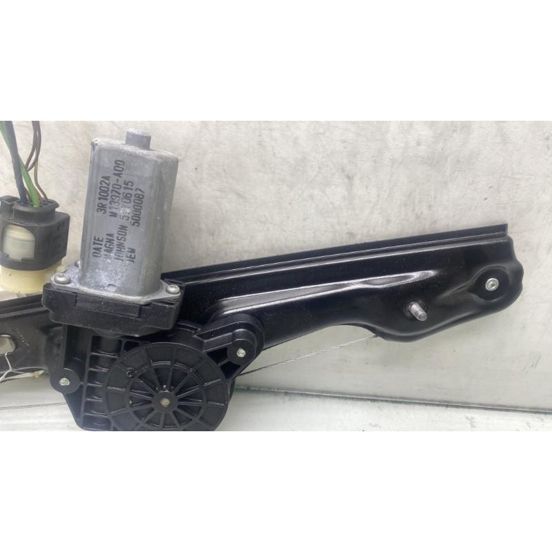 Leve vitre electrique arriere gauche BMW SERIE 1 F20 Photo n°8
