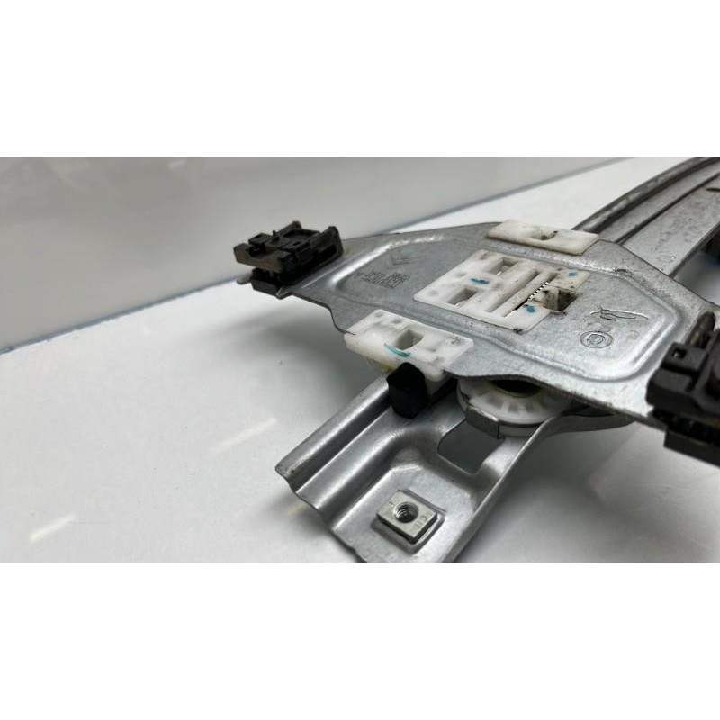 Leve vitre electrique arriere gauche CITROEN C3 2 Photo n°4
