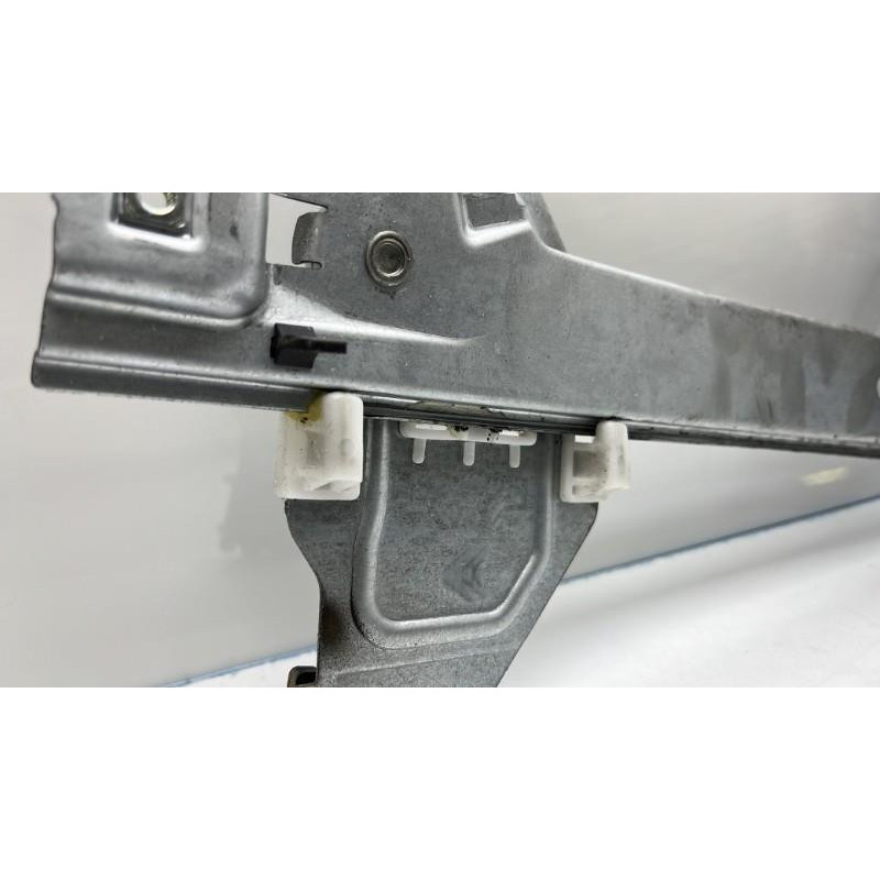 Leve vitre electrique arriere gauche CITROEN C3 2 Photo n°8
