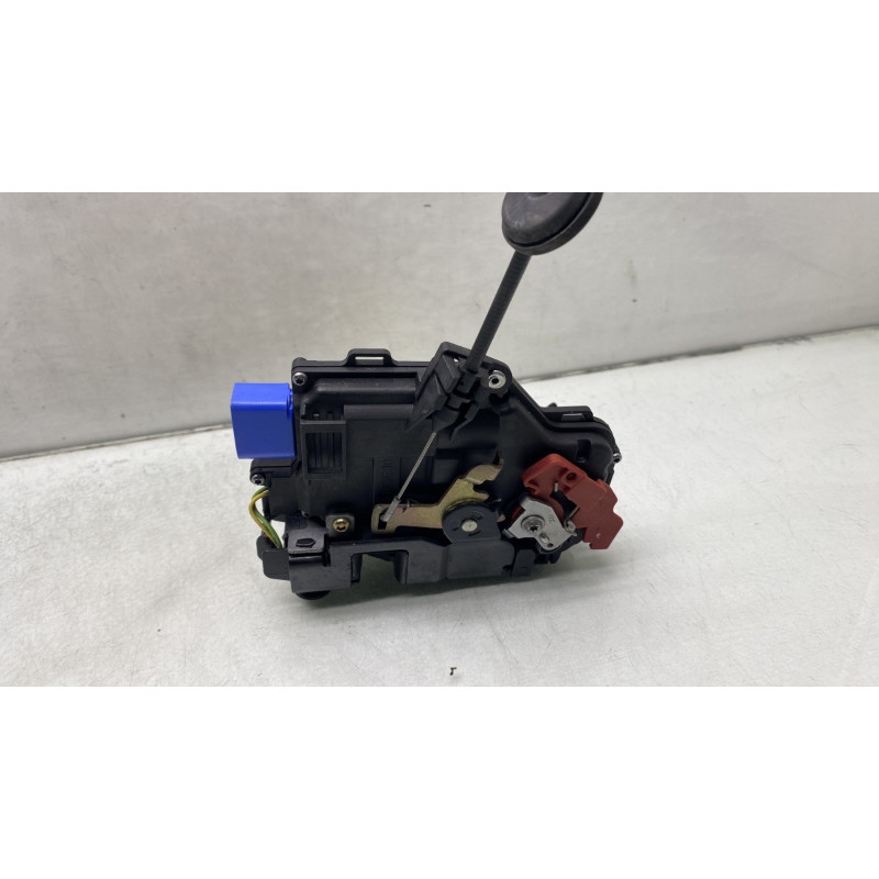 Serrure avant droit VOLKSWAGEN GOLF 5 Photo n°3