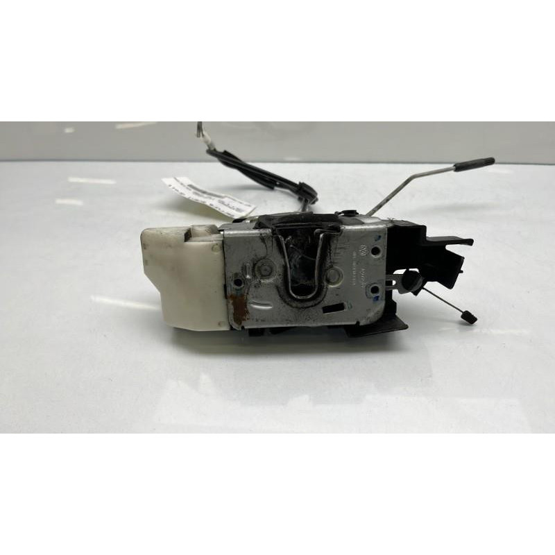 Serrure avant droit VOLKSWAGEN FOX Photo n°1