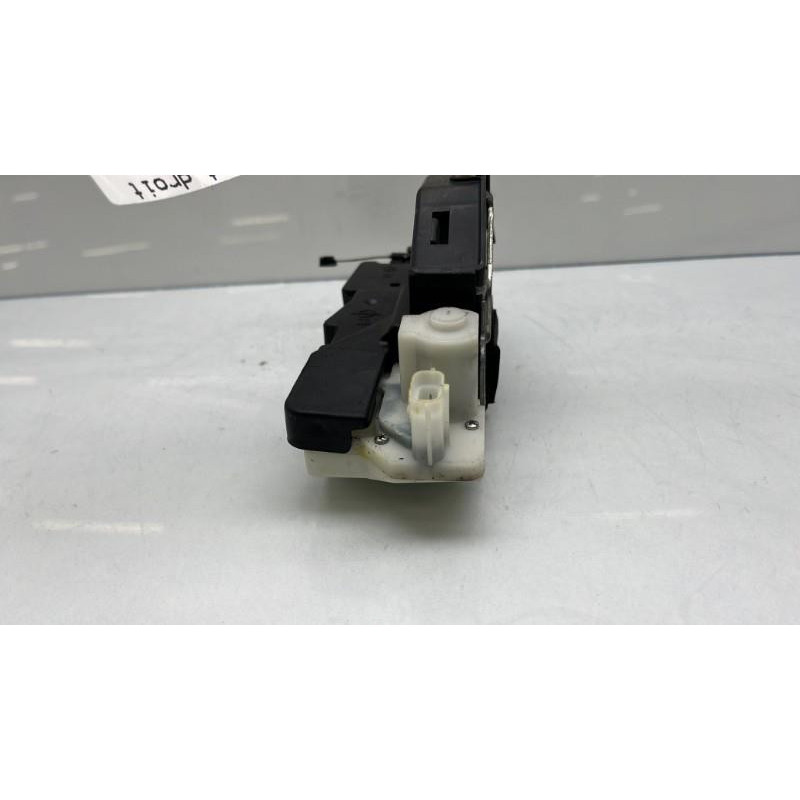 Serrure avant droit VOLKSWAGEN FOX Photo n°6