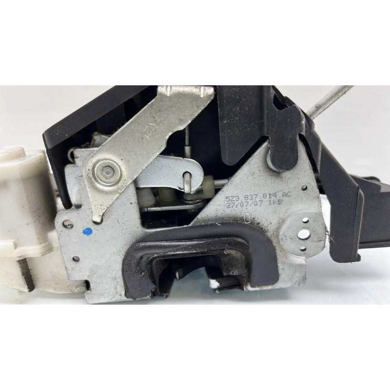 Serrure avant droit VOLKSWAGEN FOX Photo n°7