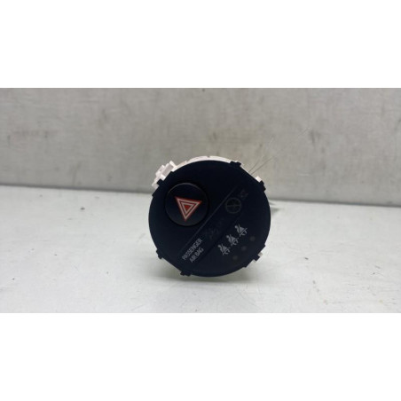 Bouton de warning TOYOTA YARIS 3 Photo n°1