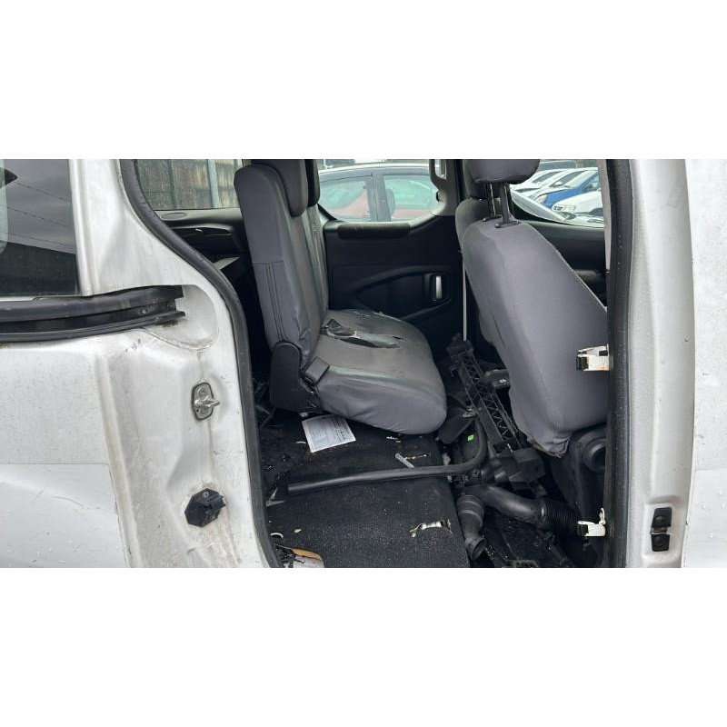 Pare boue arriere droit PEUGEOT PARTNER 2 Photo n°8