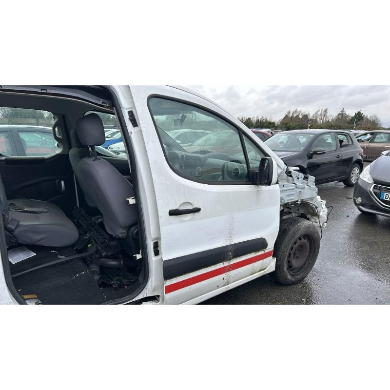 Pare boue arriere droit PEUGEOT PARTNER 2 Photo n°9