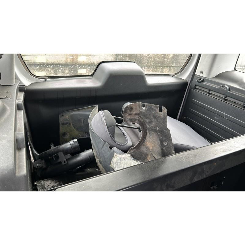 Pare boue arriere droit PEUGEOT PARTNER 2 Photo n°16