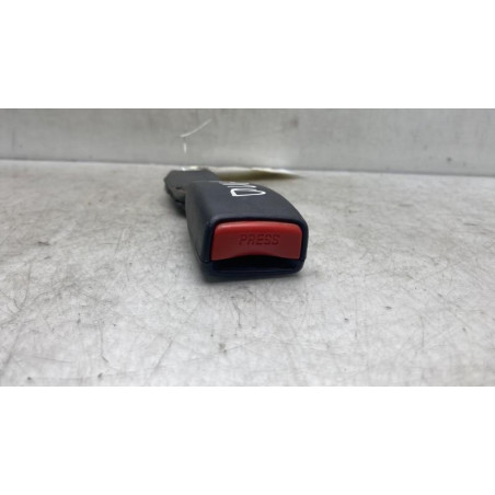 Attache ceinture arriere droit MITSUBISHI L 200 3 Photo n°1