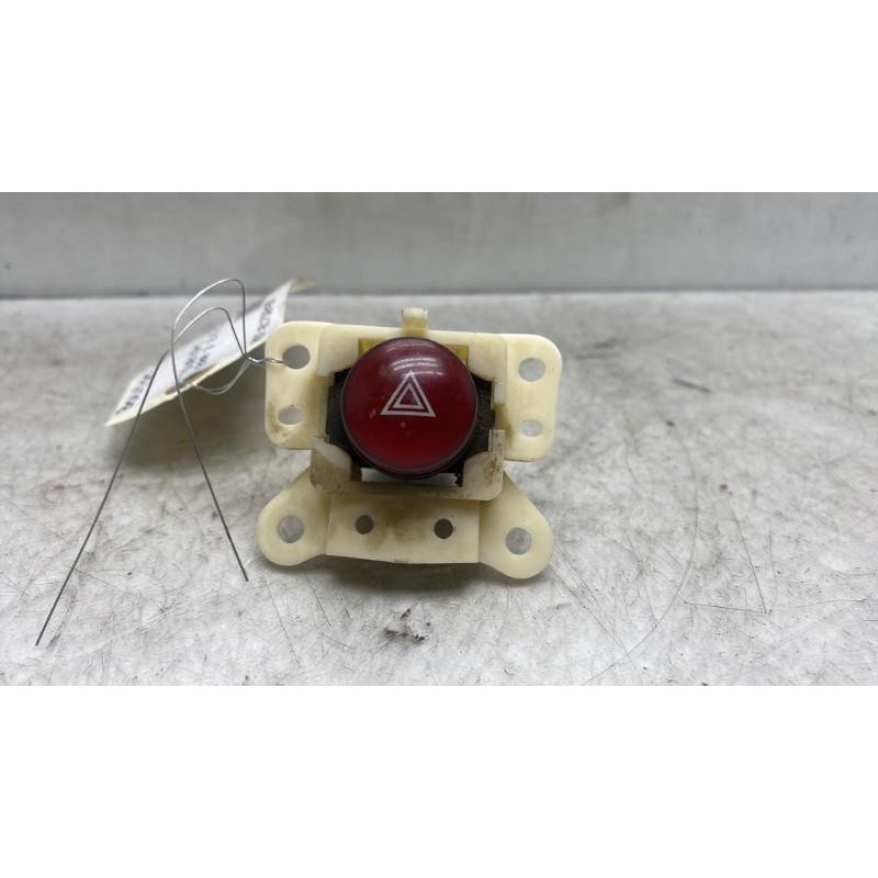 Bouton de warning MITSUBISHI L 200 3 Photo n°3