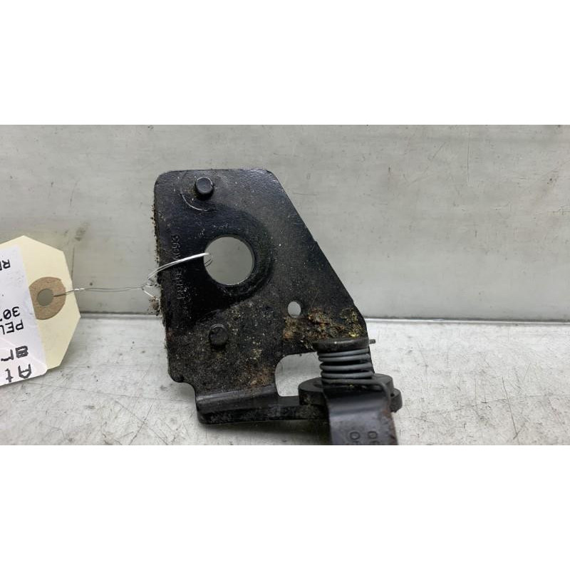 Attache ceinture arriere gauche PEUGEOT 307 Photo n°4