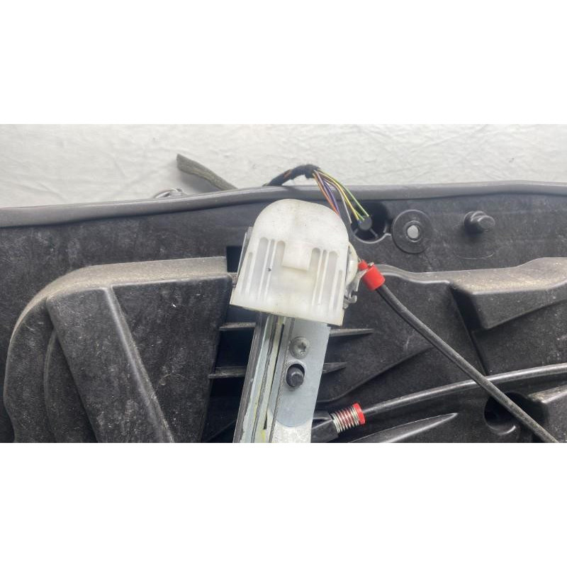 Leve vitre electrique avant gauche FORD FIESTA 6 Photo n°4