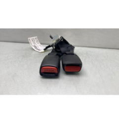Attache ceinture arriere droit MAZDA 3 1