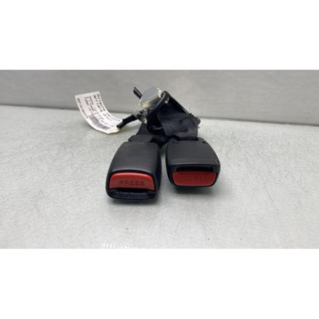 Attache ceinture arriere droit MAZDA 3 1