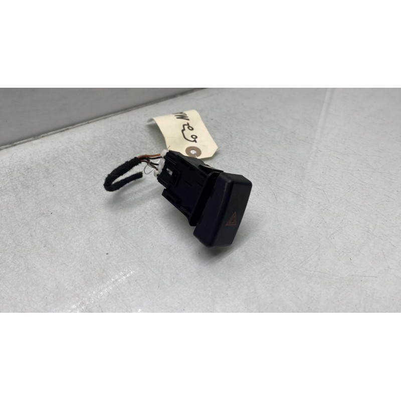 Bouton de warning MAZDA 3 1 Photo n°1