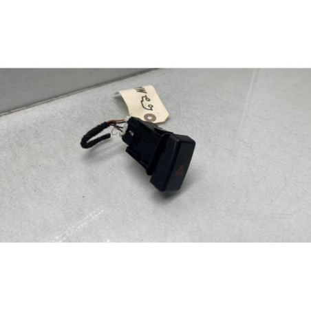 Bouton de warning MAZDA 3 1 Photo n°1