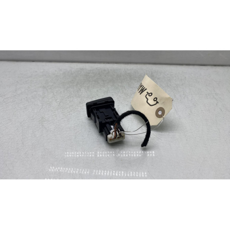 Bouton de warning MAZDA 3 1 Photo n°2