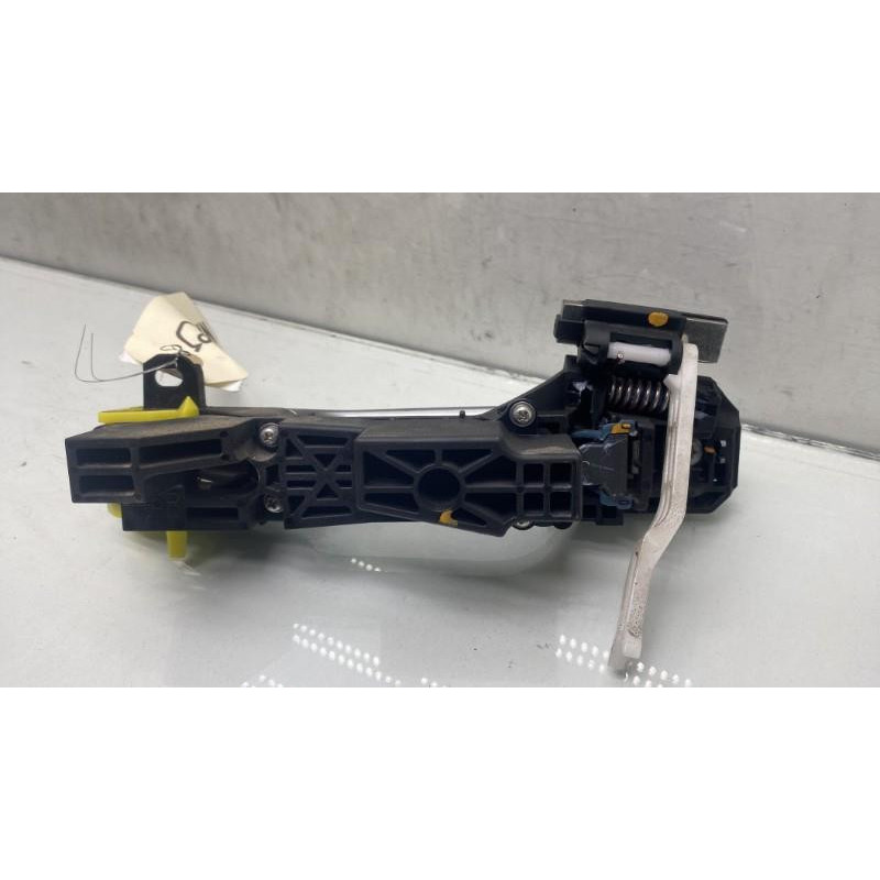 Poignee porte arriere droit TOYOTA AVENSIS 3 Photo n°1