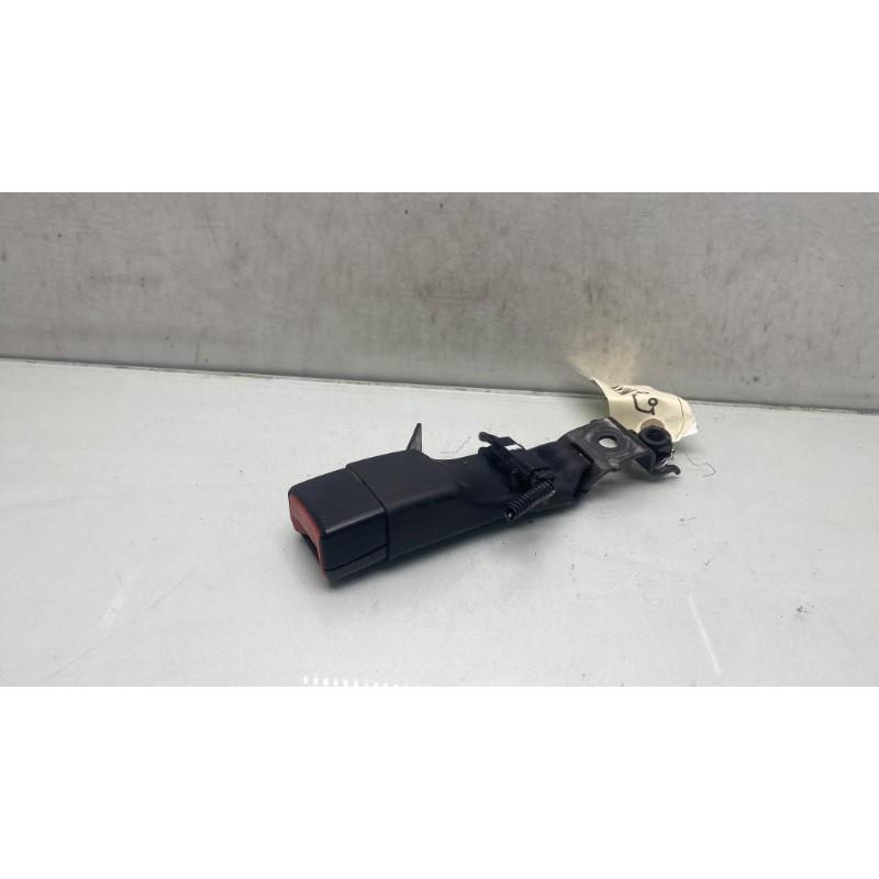 Attache ceinture arriere droit TOYOTA AVENSIS 3 Photo n°3