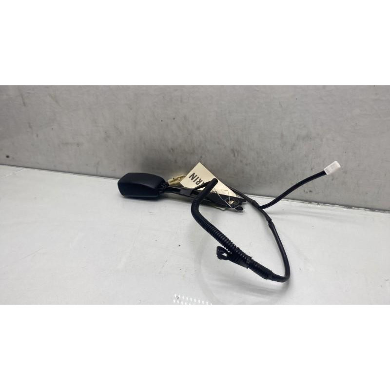 Attache ceinture avant droit TOYOTA AVENSIS 3 Photo n°3