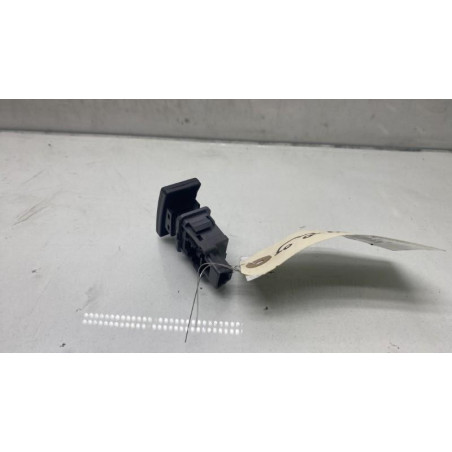 Bouton de warning TOYOTA AVENSIS 3 Photo n°1