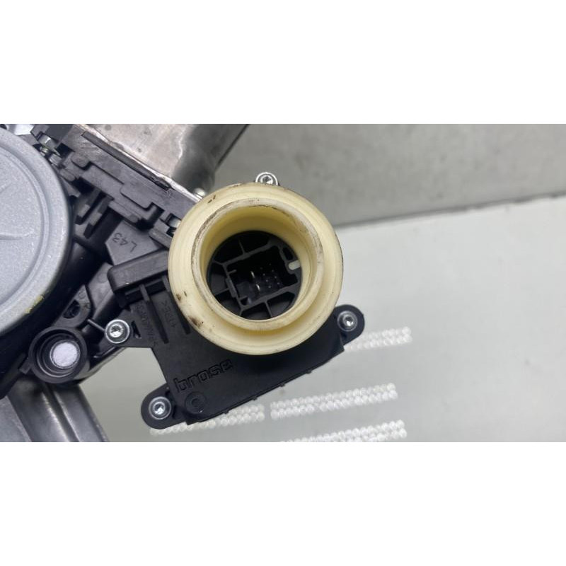 Leve vitre electrique arriere droit TOYOTA AVENSIS 3 Photo n°3