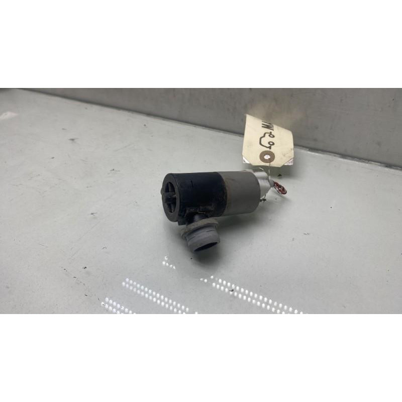 Pompe lave glace arriere TOYOTA AVENSIS 3 Photo n°2
