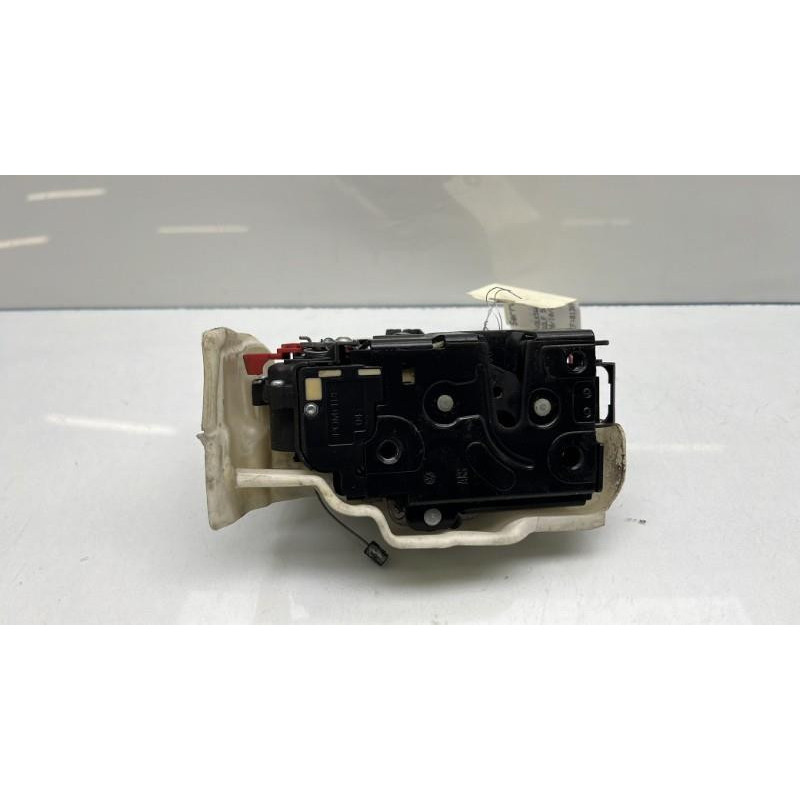 Serrure avant gauche VOLKSWAGEN GOLF 5 Photo n°3