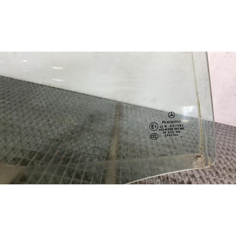 Vitre arriere droit MERCEDES CLASSE A 169 Photo n°1