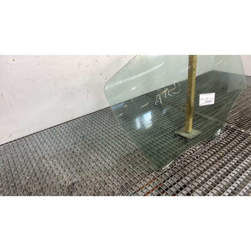 Vitre arriere droit MERCEDES CLASSE A 169 Photo n°3
