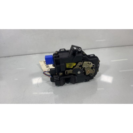 Serrure avant droit VOLKSWAGEN POLO 4