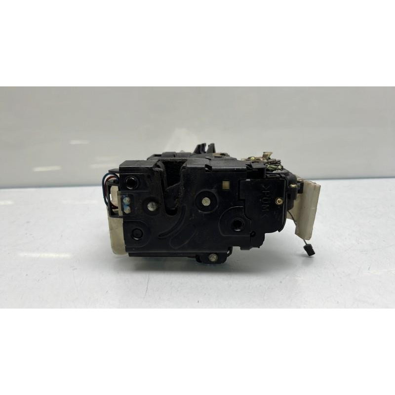 Serrure avant droit VOLKSWAGEN PASSAT 4 Photo n°4