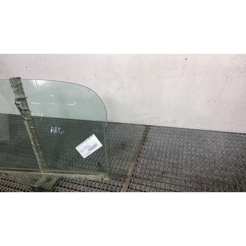 Vitre arriere gauche FIAT PUNTO 3 Photo n°3